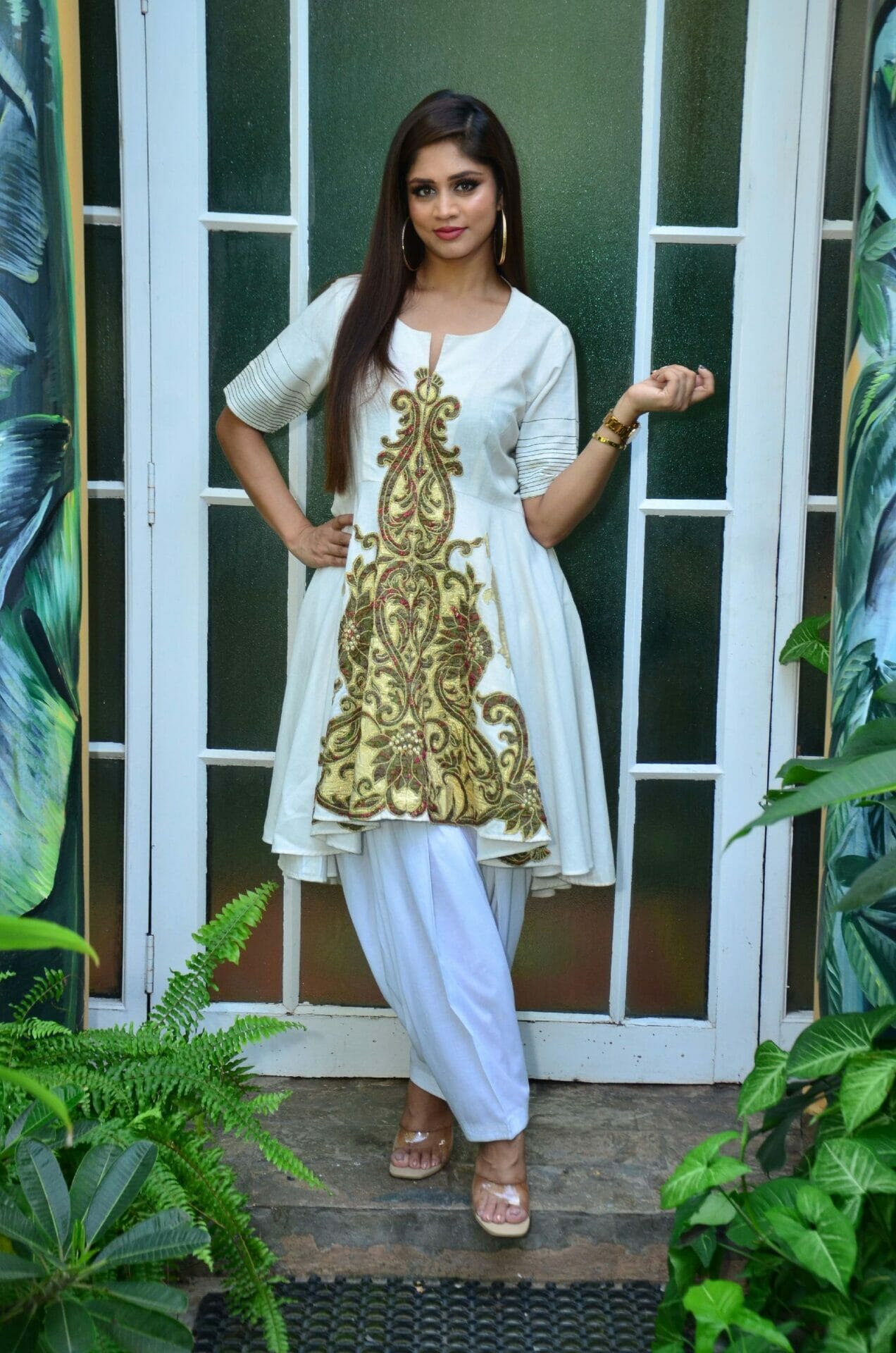 Brocade pant velvet kurti | Velvet dress designs, Indian fashion dresses,  Stylish dresses